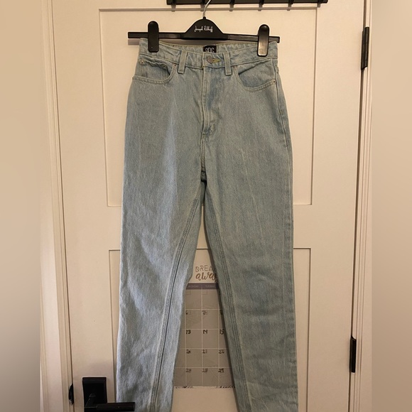 BDG - light wash blue jeans - Mom Jeans - Picture 5 of 11